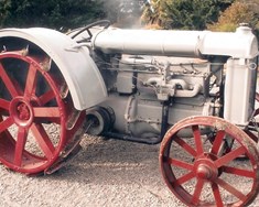 Fordson Model F – fyrsti traktorinn sem var framleiddur á færibandi