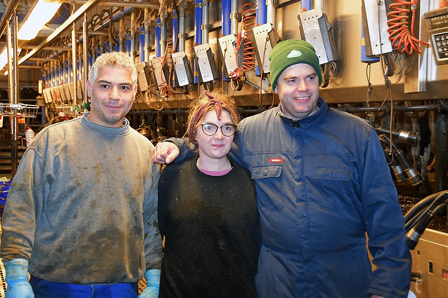 Elmegården er fjölþjóðlegur vinnustaður eins og hér má sjá. Frá vinstri: Mohammed Aganecia frá Sýrlandi, Lilly Brown frá Póllandi og Lars sjálfur.