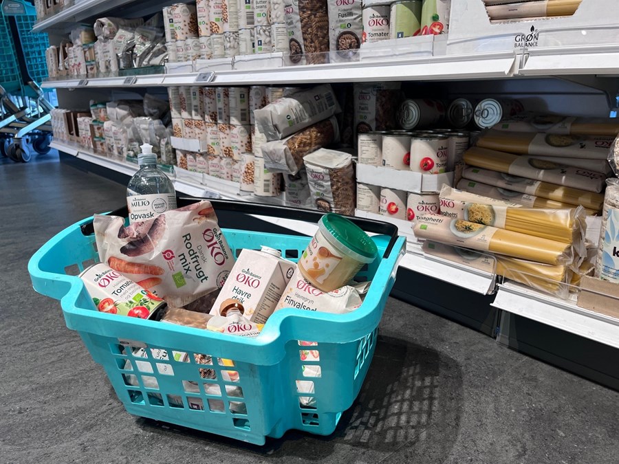 Grön Balance er stærsta vörumerki Krónunnar og vörur þess eru allar lífrænt vottaðar og
innihalda bæði matvöru, barnavörur, hreinsiefni og snyrtivörur.