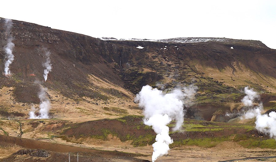 Fimmtán doktorsnemar víðs vegar um Evrópu rannsaka mismunandi þætti umhverfisbreytinga á svæðum undir norðurheimskautinu (e. subarctic), svo sem í Hveragerði. Þar er kannað hvernig hlýnun jarðvegs hefur áhrif á graslendi. 