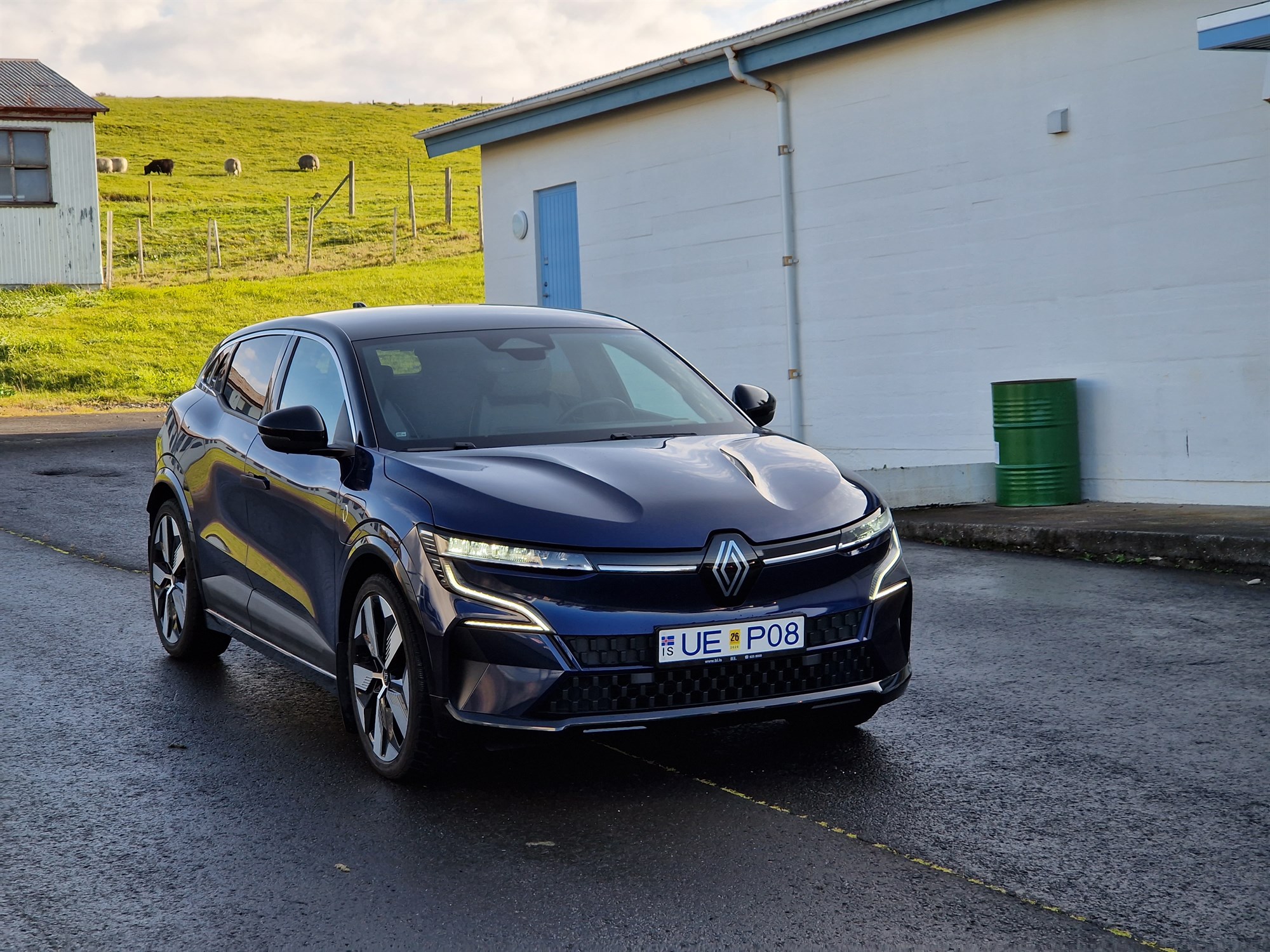 Frakki uppfullur af karakter