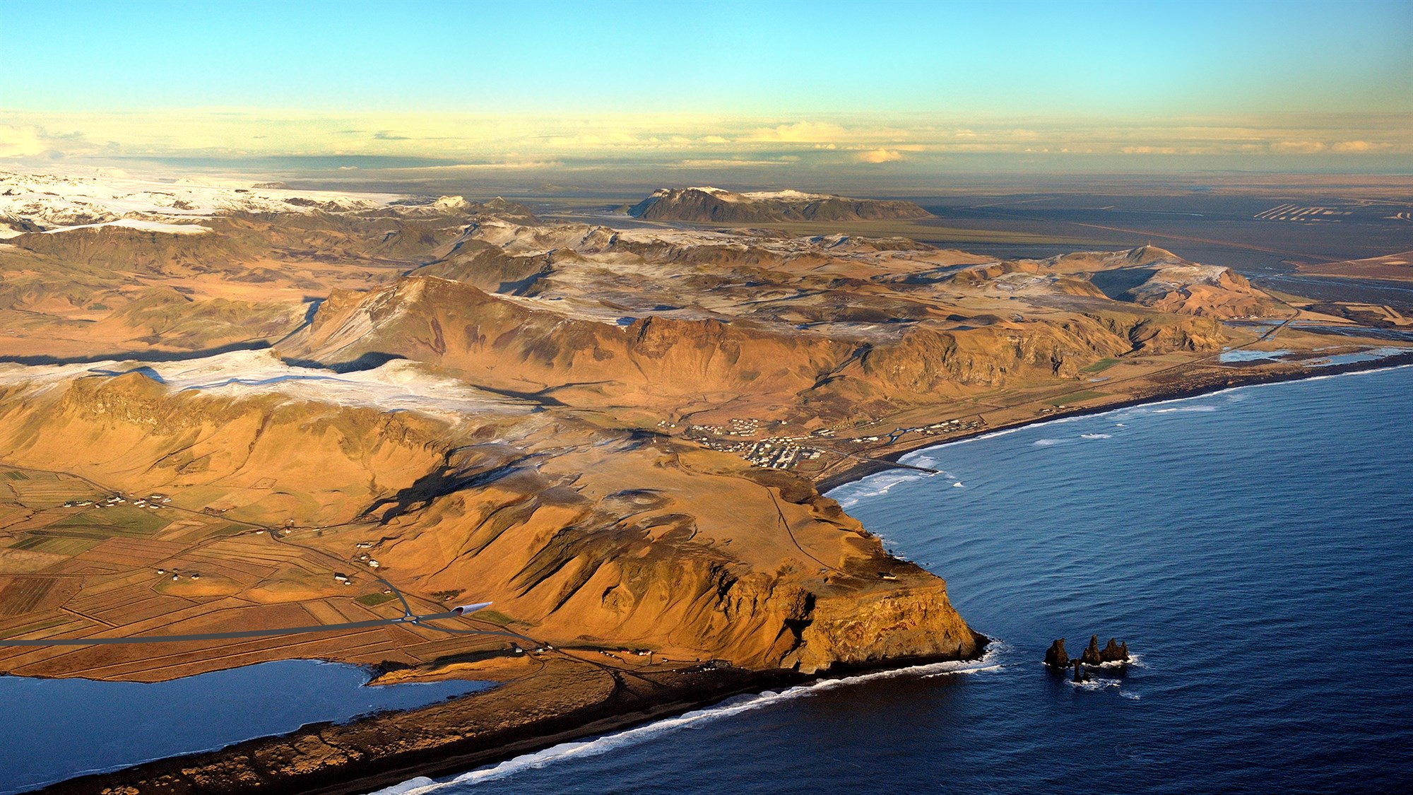 Jarðgöng undir Reynisfjall með aðliggjandi láglendisvegi
