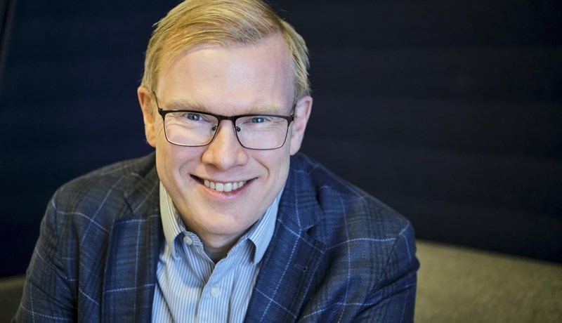 Um helmingi starfsfólks sagt upp