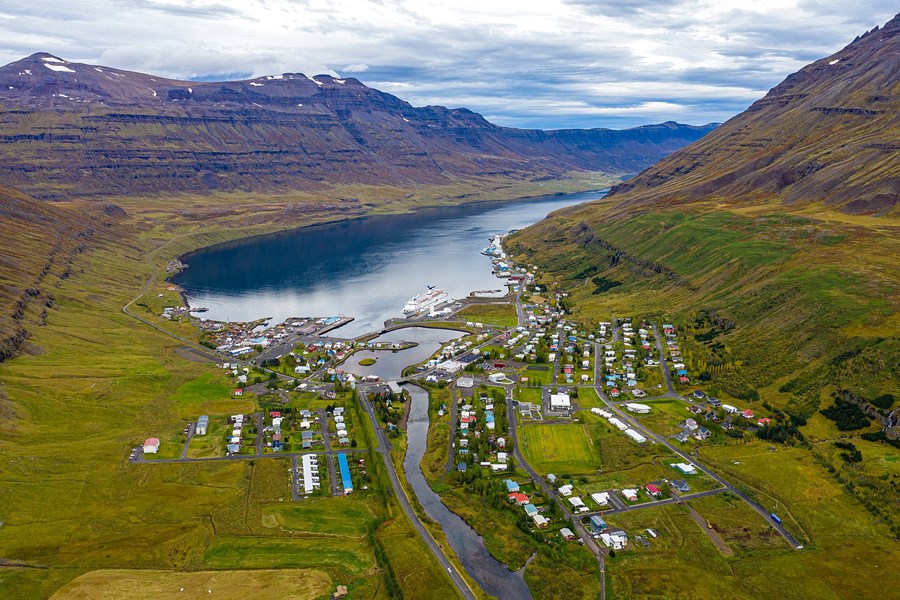 Seyðisfjarðarkaupstaður er þekktur fyrir skapandi samfélag lista og menningar sem laðar að sér gesti og gangandi árið um kring. 