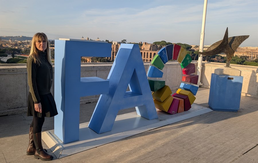 Þórunn Wolfram Pétursdóttir er doktor í umhverfisfræðum frá Landbúnaðarháskóla Íslands. Hún starfar nú hjá Matvæla- og landbúnaðarstofnun Sameinuðu þjóðanna, FAO, í Róm á Ítalíu, þar sem hún stýrir skrifstofu Global Soil Partnership. Viðfangsefni hennar eru m.a. tenging vísinda, stefnumótunar og framkvæmda á sviði sjálfbærrar landnýtingar og endurheimtar vistkerfa. 