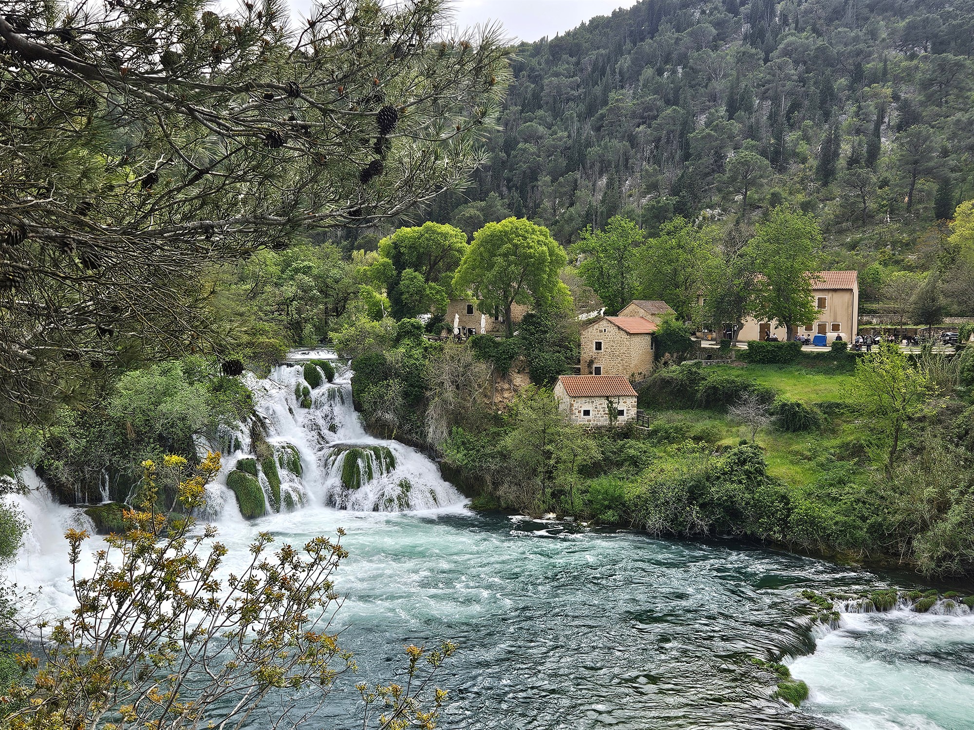 Þjóðgarður og vatnsaflsvirkjanir í eina sæng