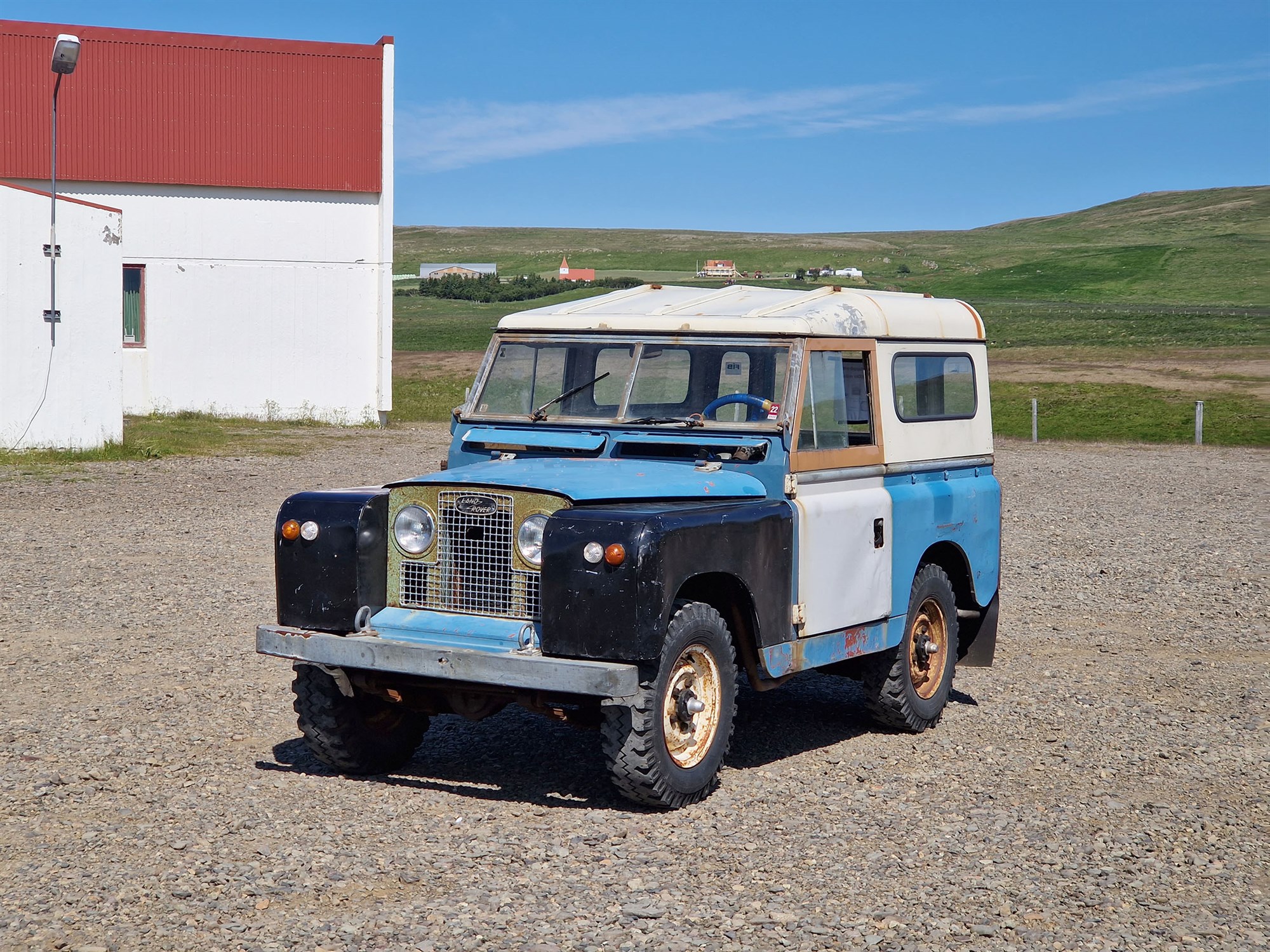 Vann gamlan Land Rover