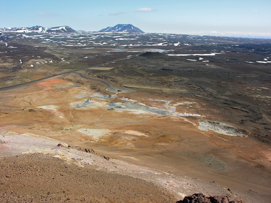 „Benedikt nefnir í þingræðu sinni að 100 fjár hafi drepist á Mývatnsöræfum þetta vor, að virðist gemlingar og geldfé sem hafði verið sleppt um sumarmál til að létta á fóðrunum á bæjunum.“ 