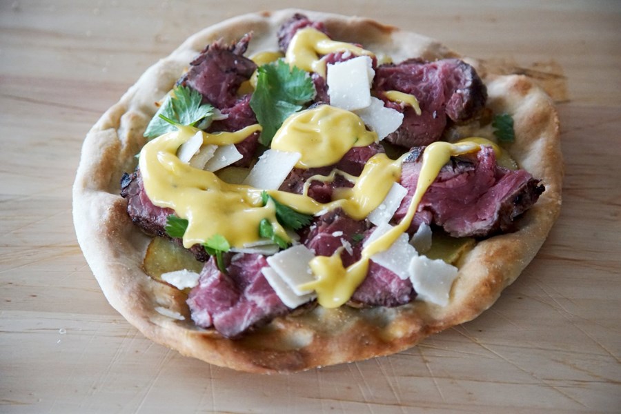 Nautasteik, pönnukökur og kartöflupitsa