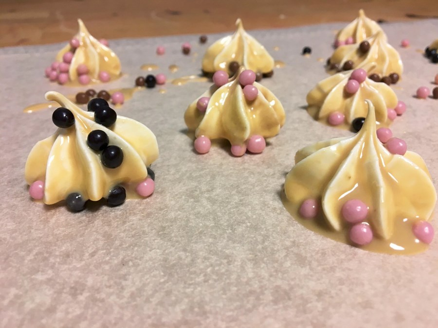 Svissneskur marengs og íslenskar skyrkleinur