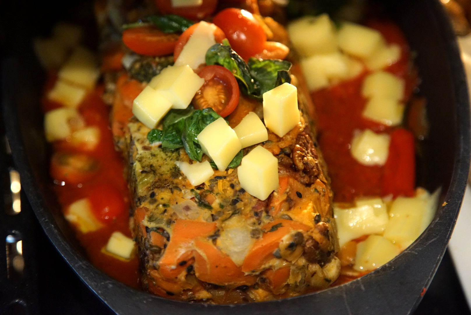 Sælkera-hnetusteik, rauðrófur og Waldorfsalat