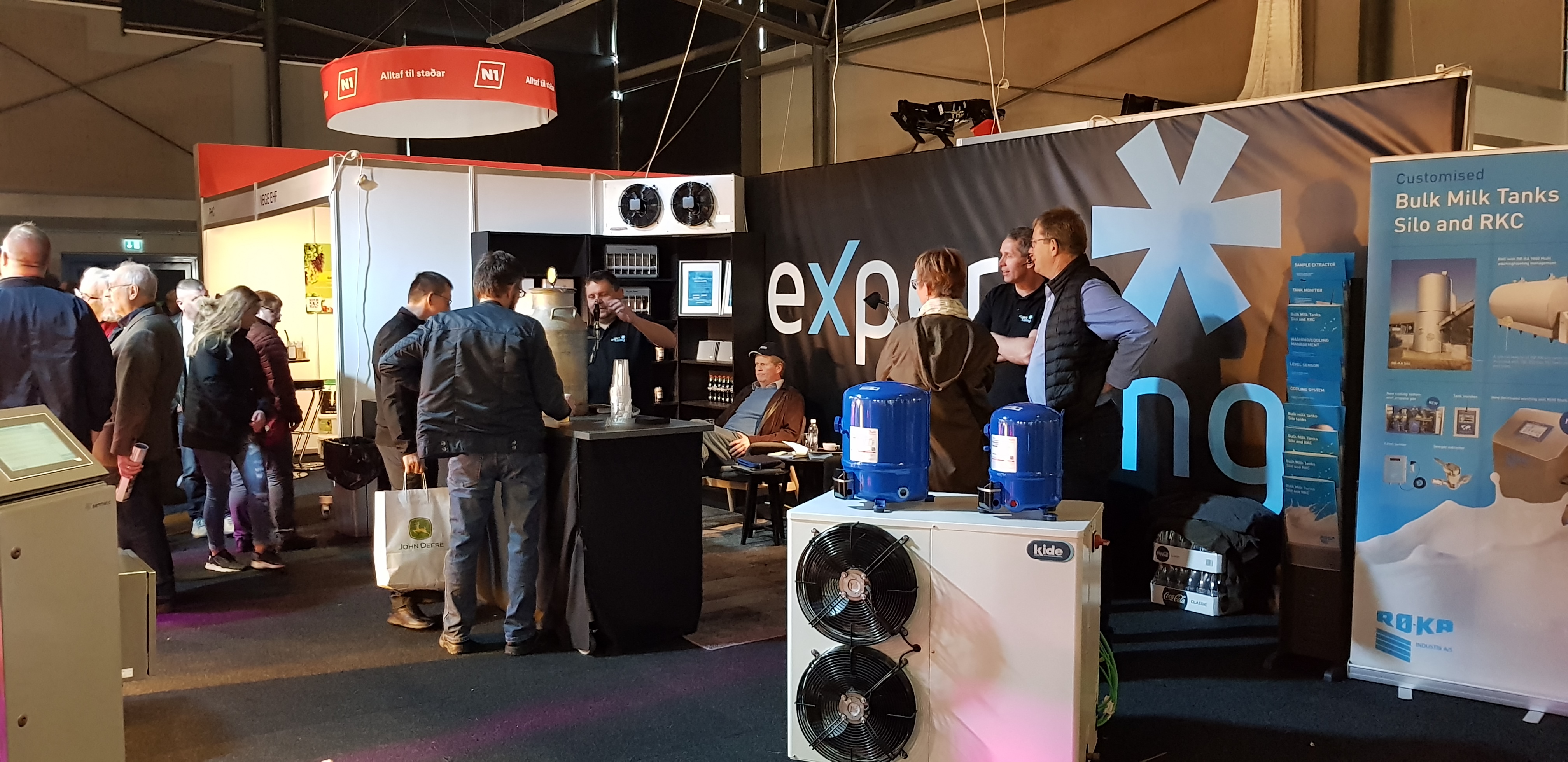 Þjónustar bændur, iðnað og verslun