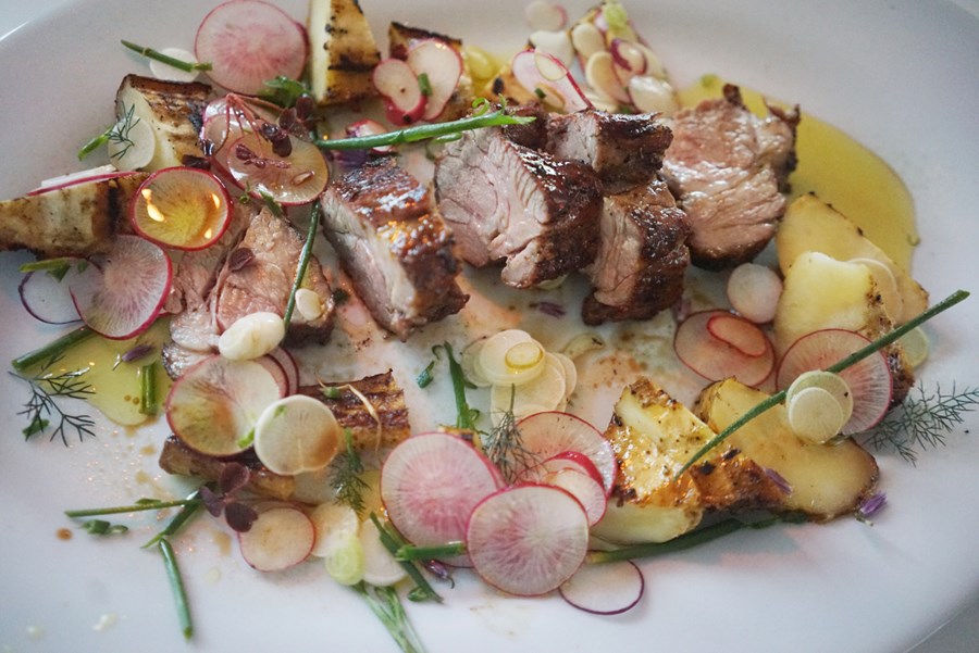 Lambahryggur og kjötbollur með sumargrænmeti