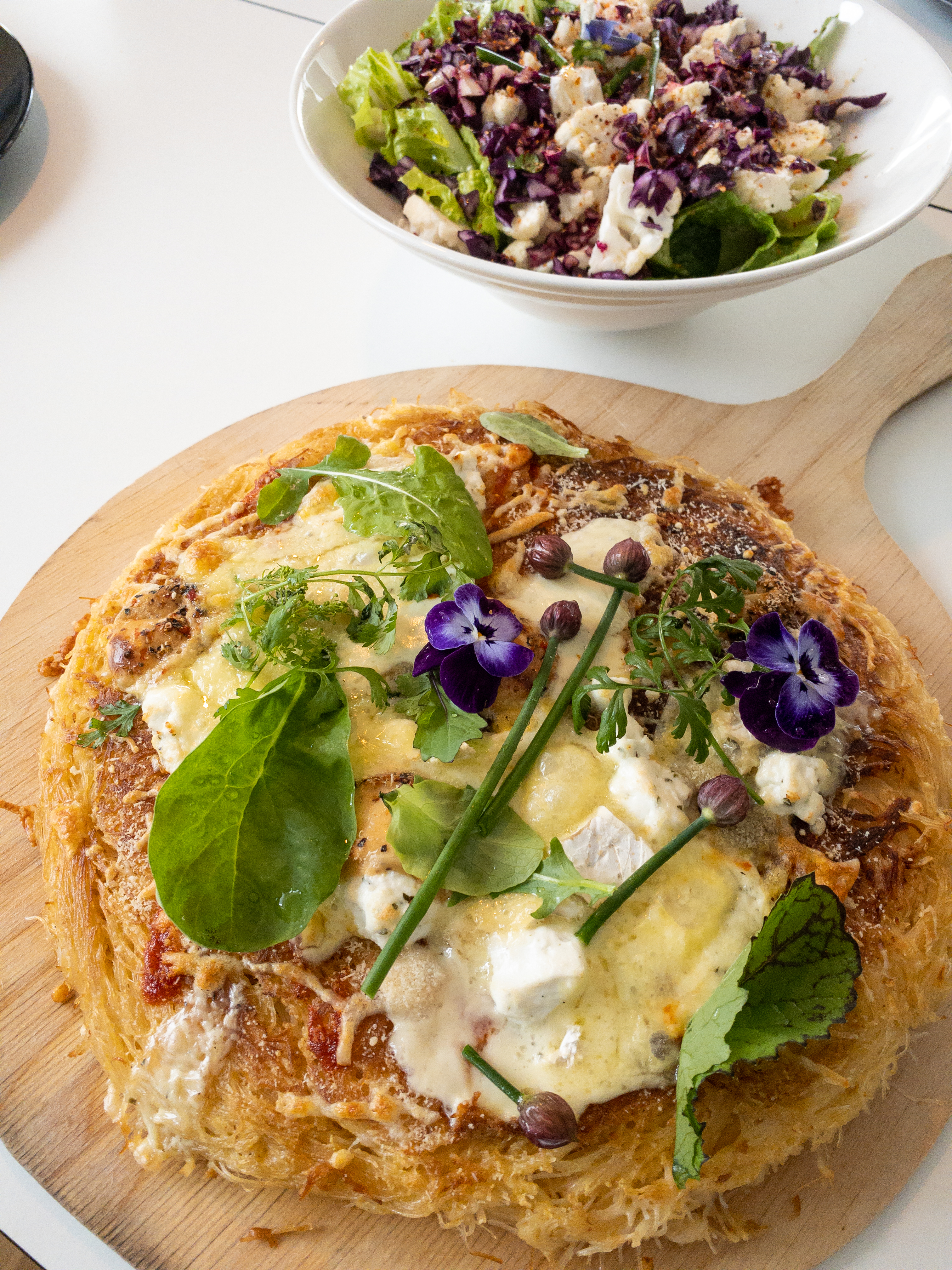 Núðlu- og kúrbítspitsur – og haustsalat