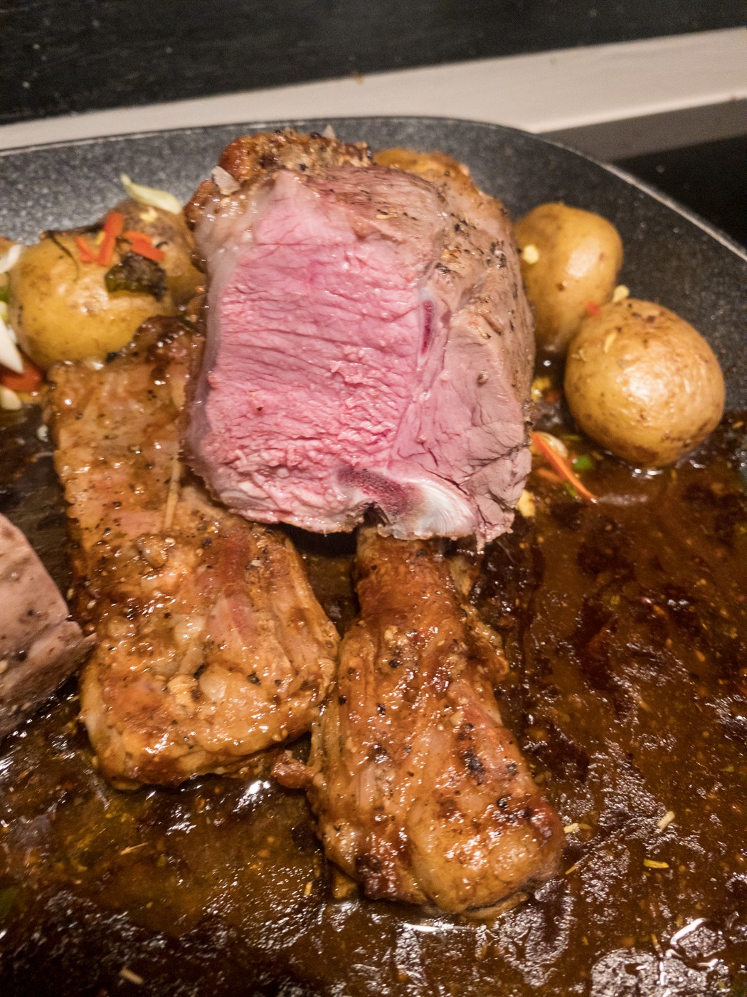 Lamba „t-bein steikur“ og eggjakökur