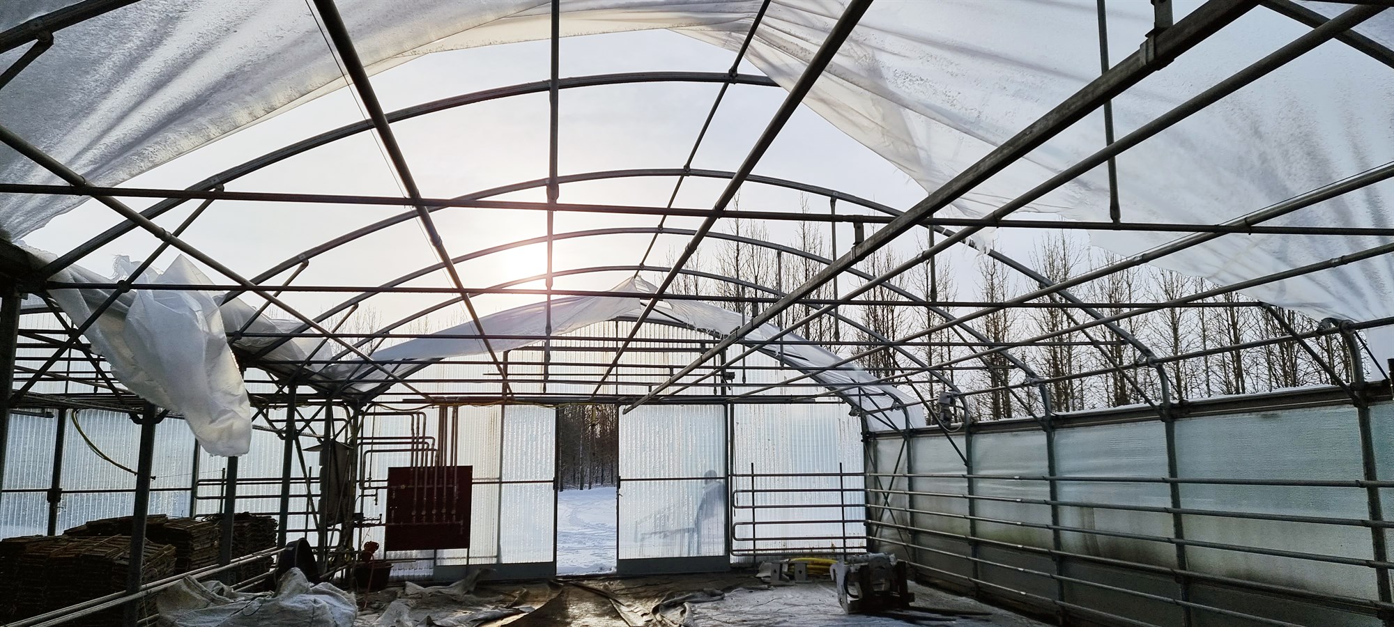 Víðtæk eyðilegging í illviðrinu