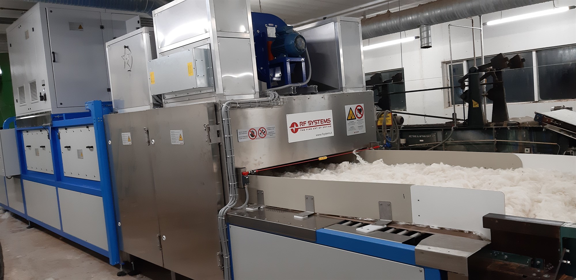 Hnökrar hjá þvottastöðinni í ullarþurrkun og -móttöku