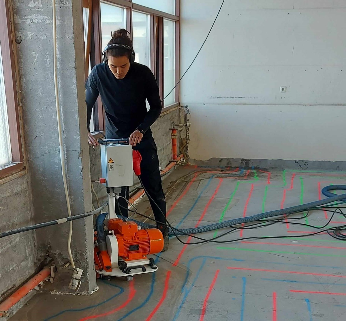 Gólfhiti , gólffræsing  fyrir 16 mm rör.