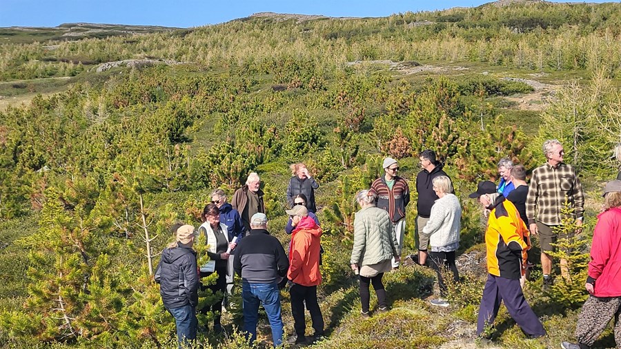 „Fundarmenn voru sammála um að efla og styrkja búgreinadeild skógarbænda innan Bændasamtakanna með því að hvetja skógarbændur um allt land til að ganga í Bændasamtökin og fá þannig aukinn slagkraft í hagsmunabaráttu skógarbænda.“