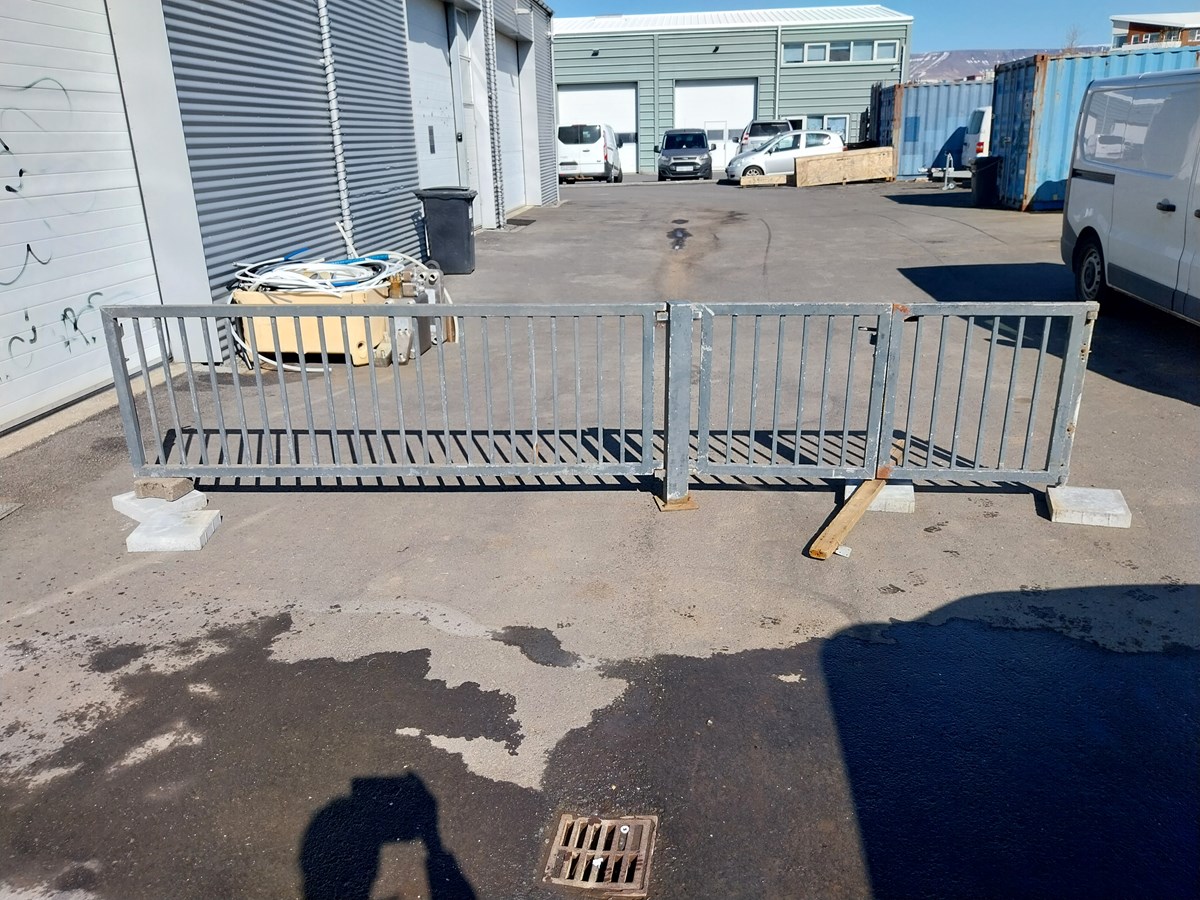 HLIÐTil sölu notað aksturshlið og tvöf