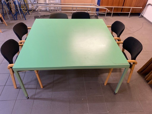 Tvö falleg og vel með farin vinnuborð le