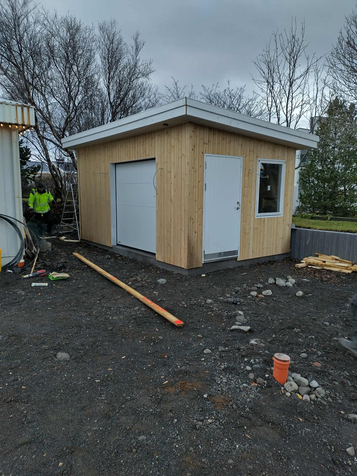 Geymslurkomast nýju garðhúsgögnin ekki