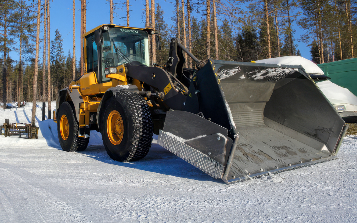 Snjóskóflur með vængjum frá HW í Finnlan