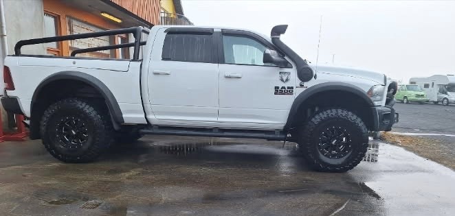 DODGE RAM 350042"breyttur, stendur á 4
