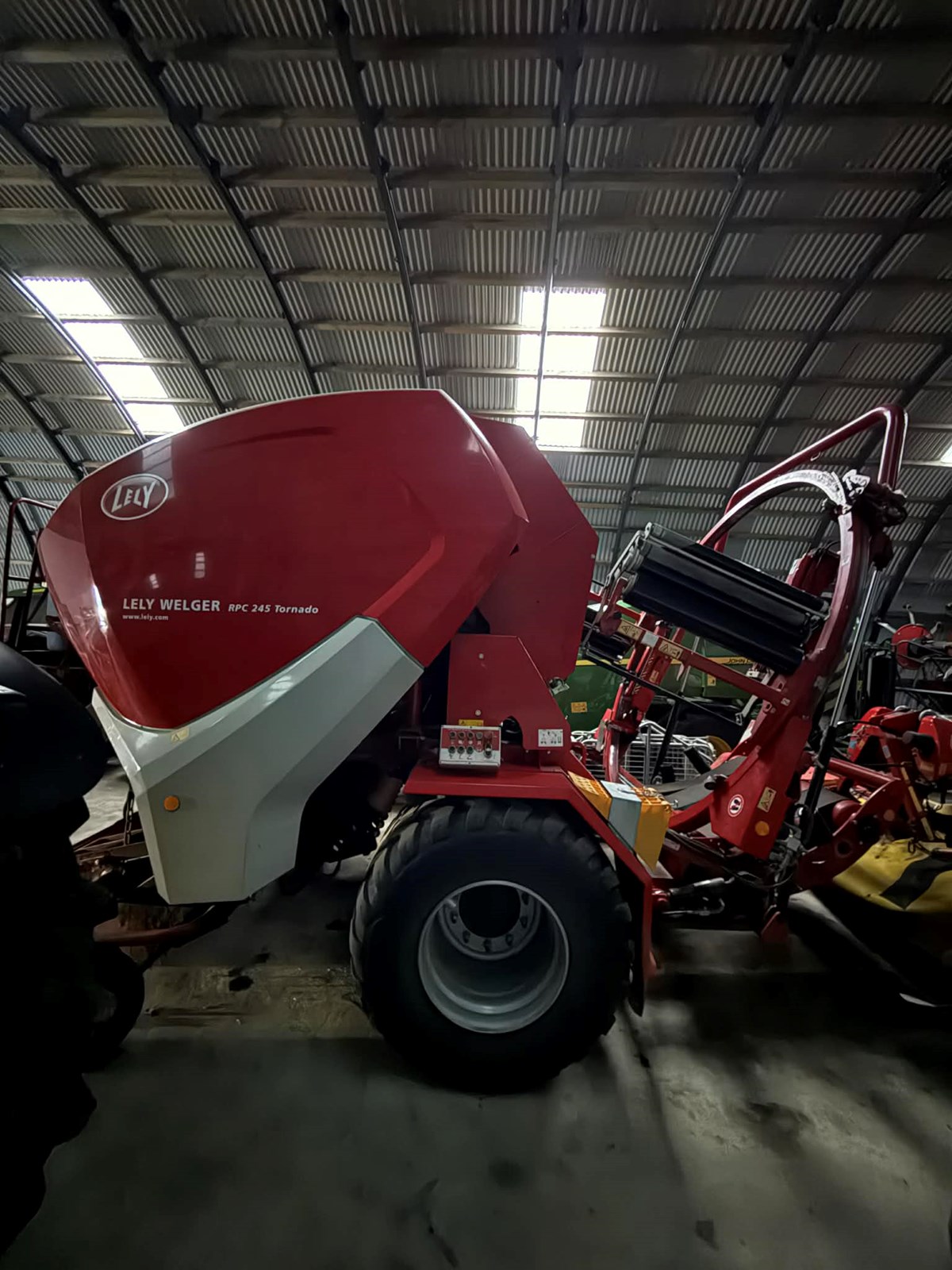 Til sölu Lely Welger RPC245 Tornado rúll