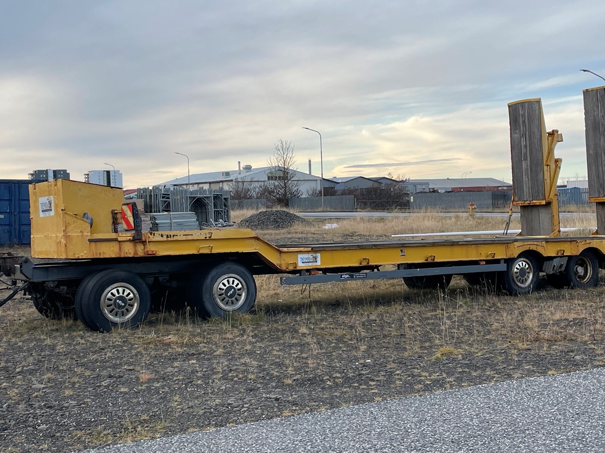 Til sölu Vélavagn 40 tonna breidd 275 sm