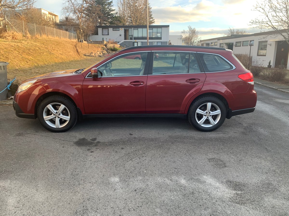 Subaru legacy outback 2014 aðeins ekinn