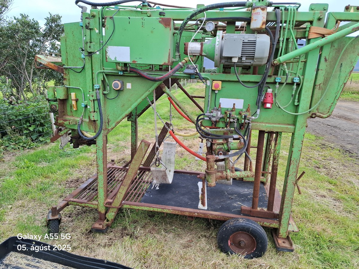 Notaður klaufskurðarbás til sölu, upplýs