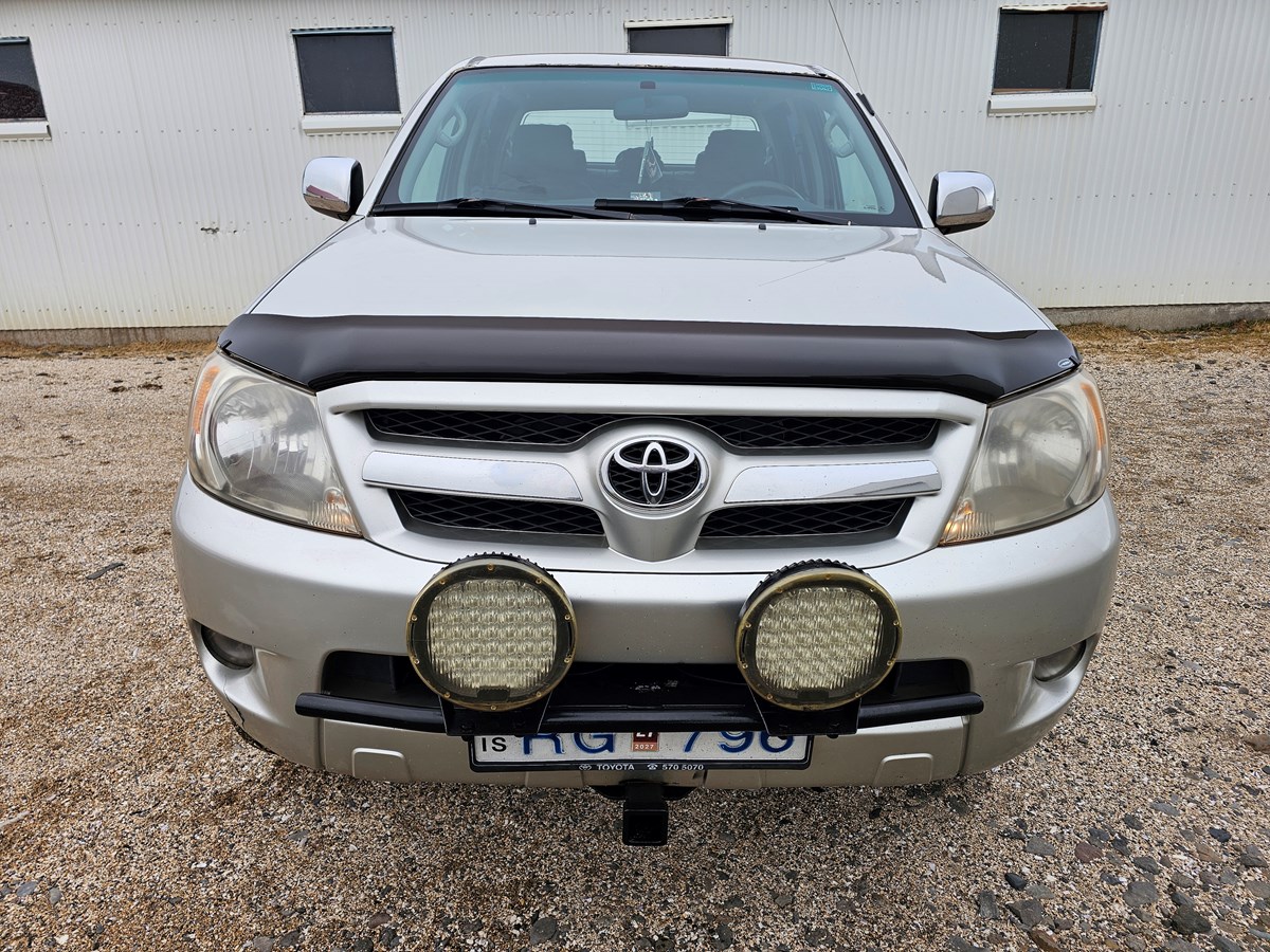 Til sölu Toyota Hilux árgerð 2006 beinsk