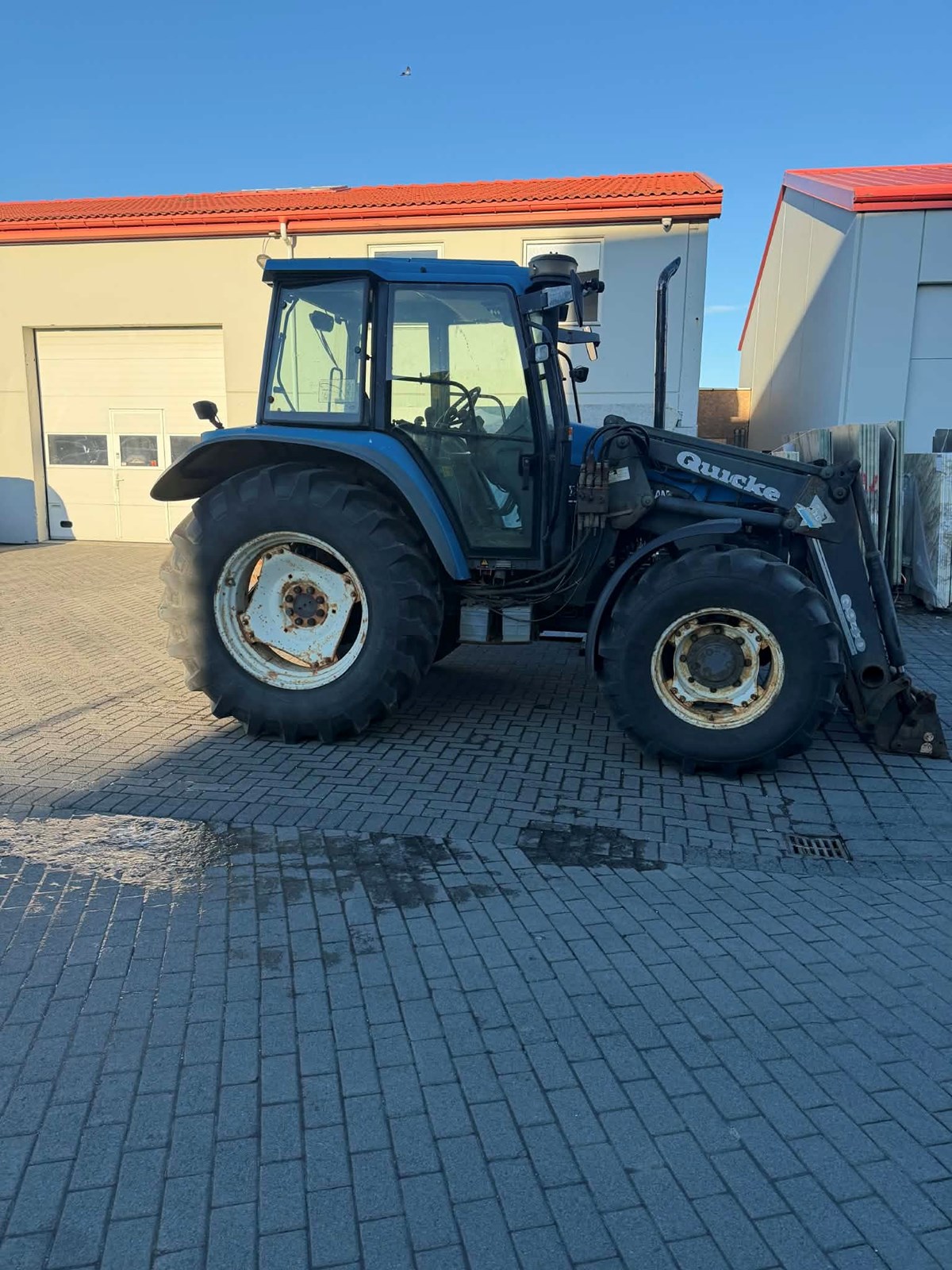 New Holland TS110 dráttarvél til sölu.