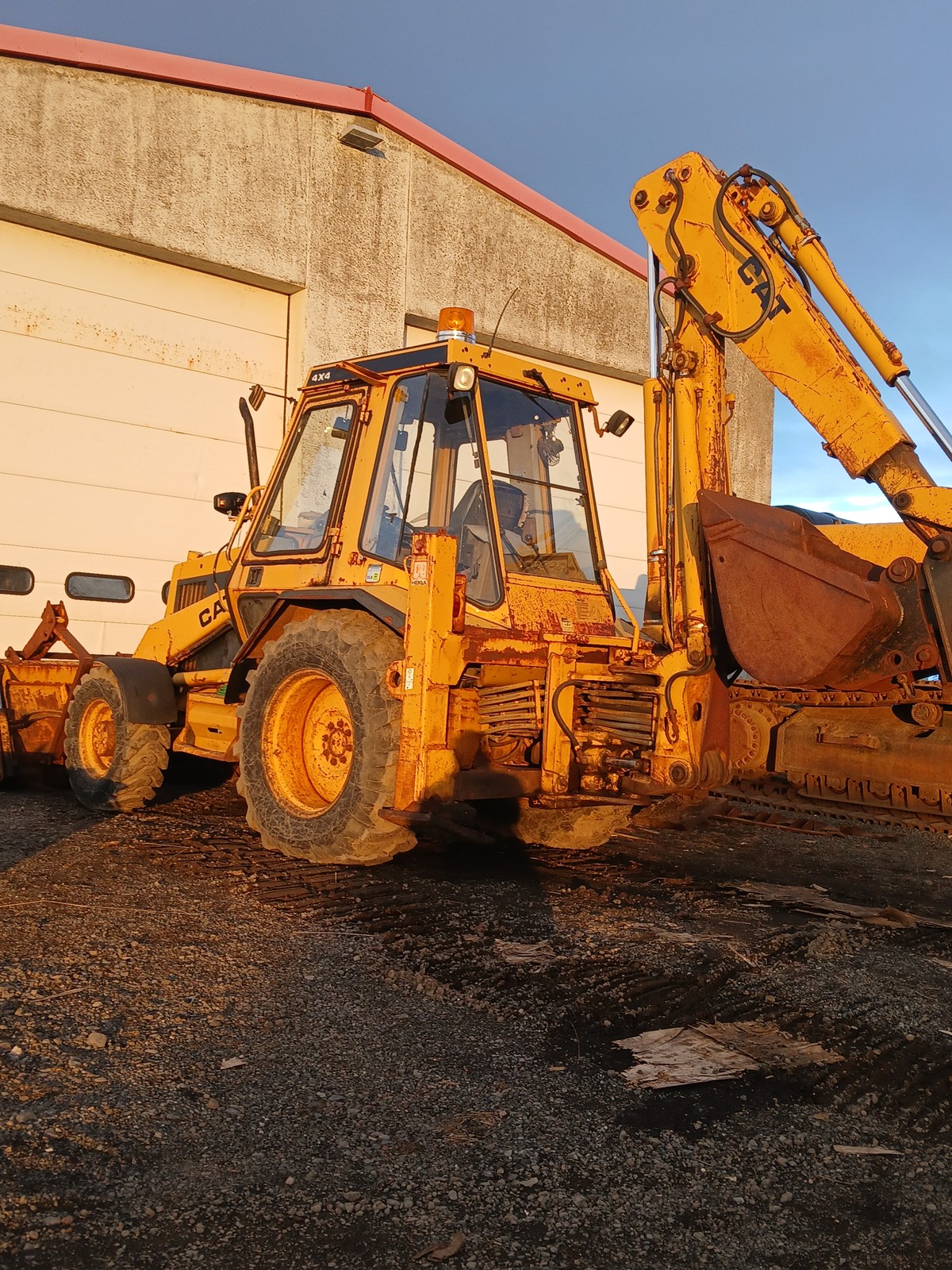Caterpillar 428 traktorsgrafa, Árgerð 19