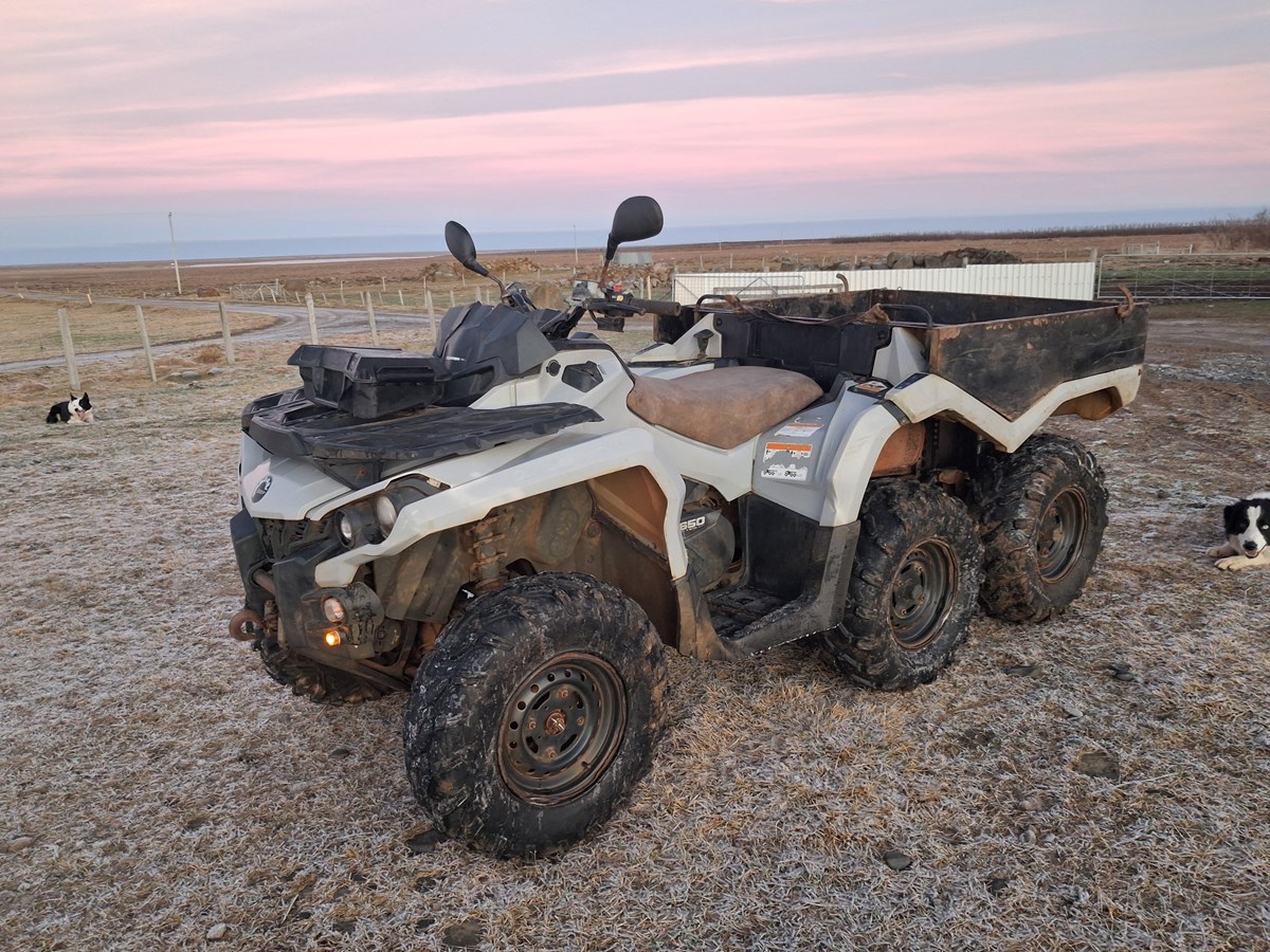 Can am 6x6 650 árg.2016 sexhjól . Hjólið
