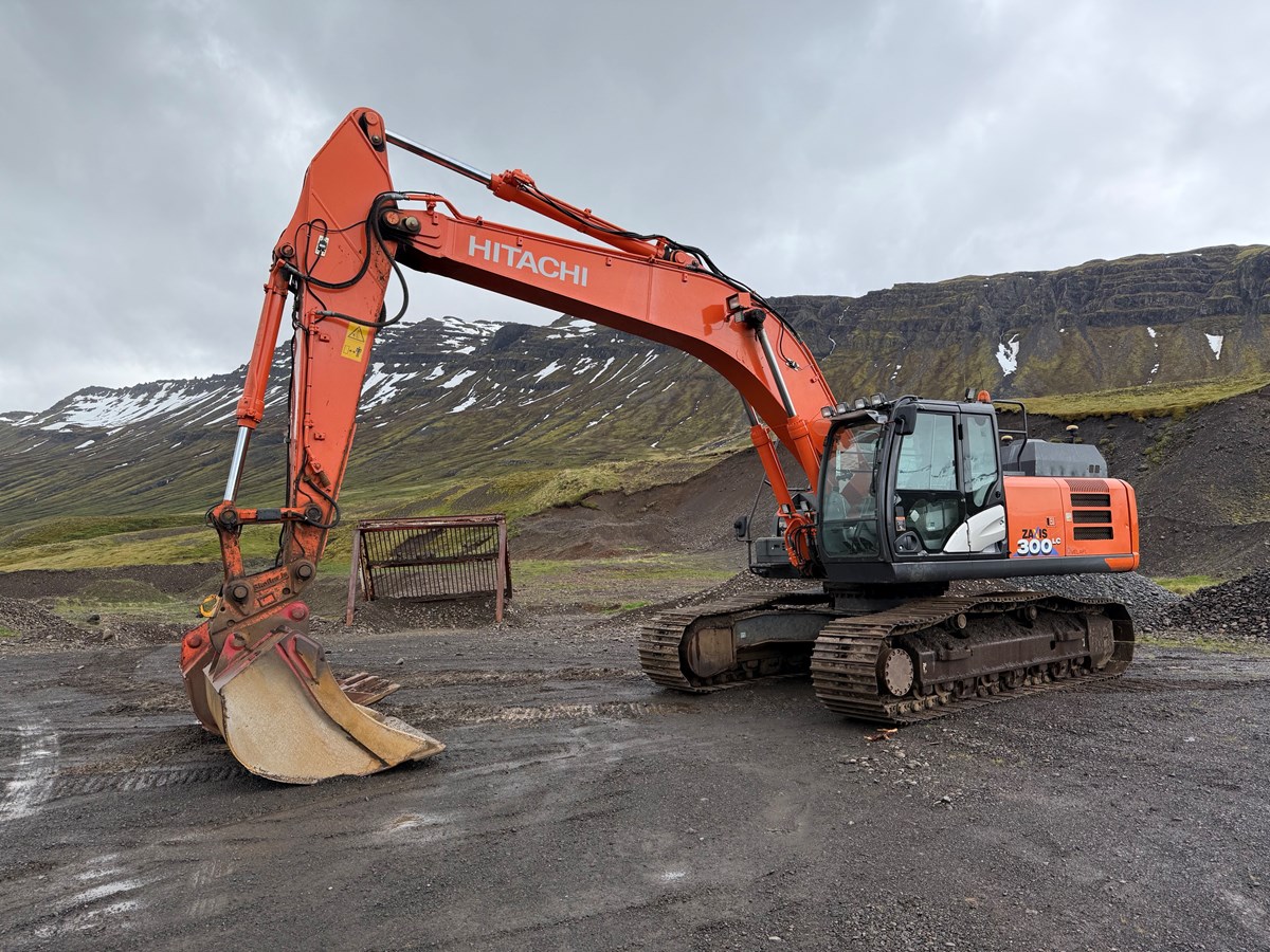 Til sölu Hitachi zx 300 árg 2016 ekinn 7