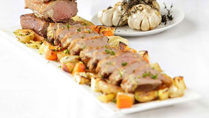 Lambahryggur með sítrónubættri steinseljusósu, bökuðu grænmeti og kartöflum