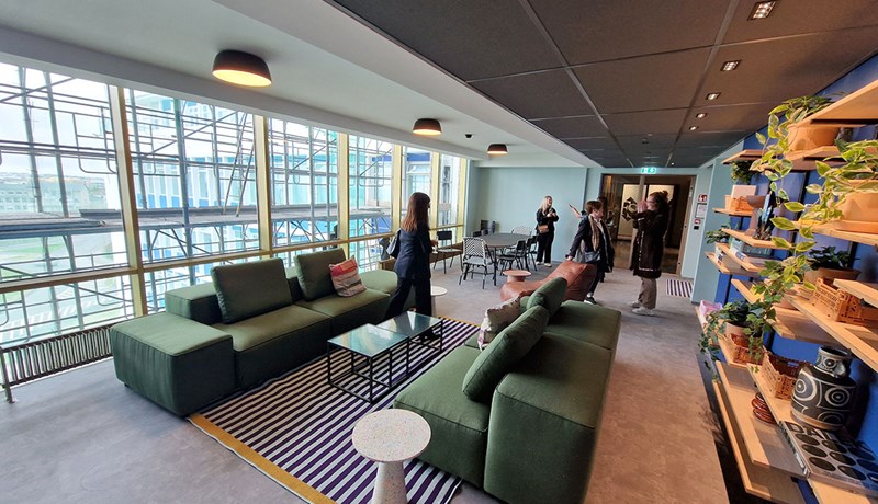 Stúdentar fluttir í Sögu