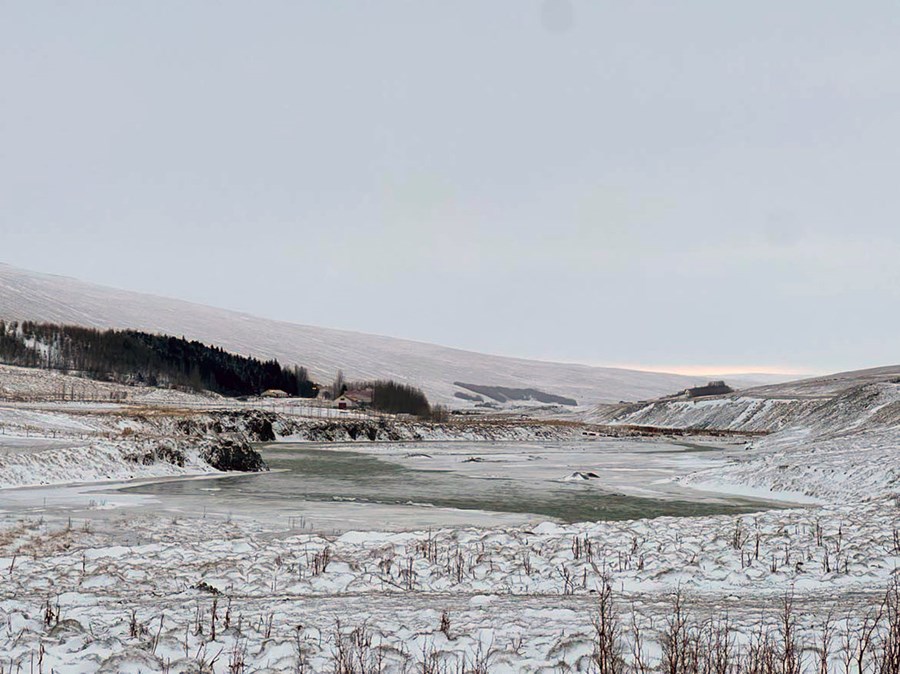 Eiðsstaðir og Guðlaugsstaðir eru í Blönduhlíð.