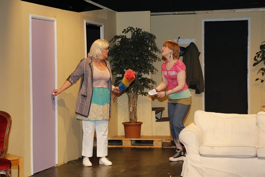 Elva Björk Guðmundsdóttir í hlutverki Mary og Margrét Kristjánsdóttir í hlutverki Vickie.