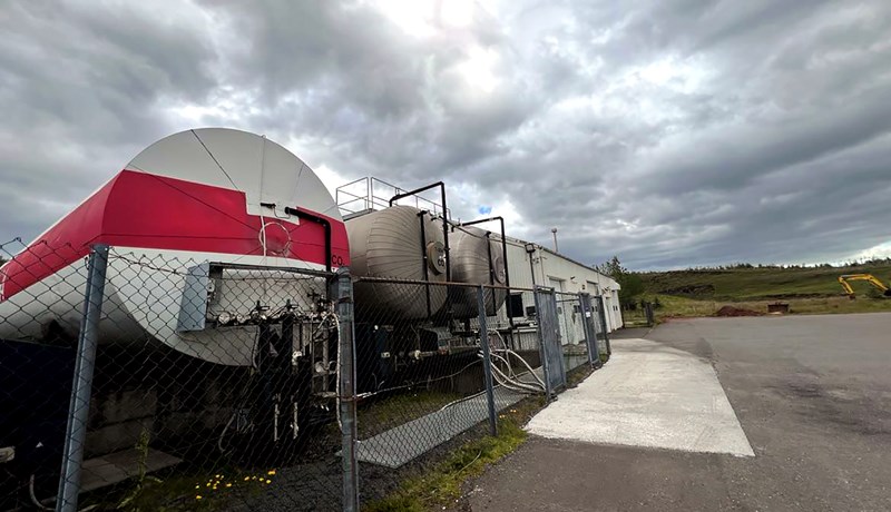 Afkomutjón blasir við