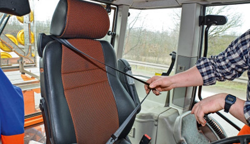 Helmingur norskra bænda sleppir öryggisbeltum í traktorum