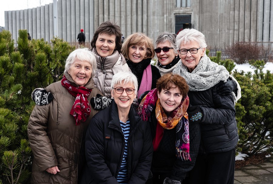 Flytjendur eru leikkonurnar Edda Þórarinsdóttir, Halla Guðmundsdóttir, Helga E. Jónsdóttir, Kristbjörg Kjeld, Margrét Guðmundsdóttir, Ragnheiður Steindórsdóttir og Steinunn Jóhannesdóttir, sem jafnframt er umsjónarmaður verkefnisins. Myndir / Hilmar Þorst