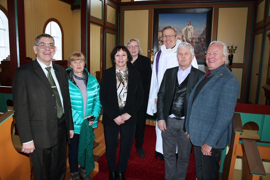 Embættisfólk Stóra-Núpskirkju eftir Brynjúlfsmessu. Ámundi Kristjánsson, Minna-Núpi, Árdís Jónsdóttir, Eystra-Geldingaholti, Kristjana Heyden Gestsdóttir, Hraunteigi, Þorbjörg Jóhannsdóttir, Stóra-Núpi, séra  Óskar Hafsteinn Óskarsson, sóknarprestur í  Hr