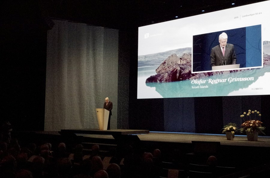 Forsetinn talar ákveðið fyrir sæstreng til útlanda.