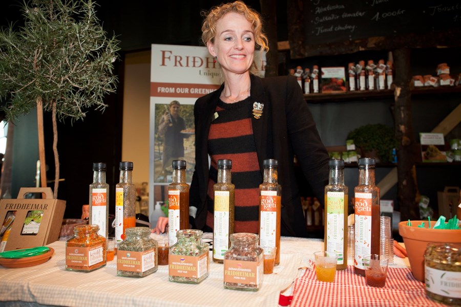 Frá jólamarkaði Búrsins. Þá voru Friðheimar þátttakendur og hér kynnir Helena Hermundardóttir ýmsar nýjungar þeirra.