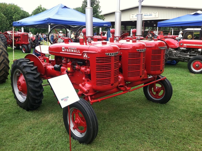 Farmall þríburi