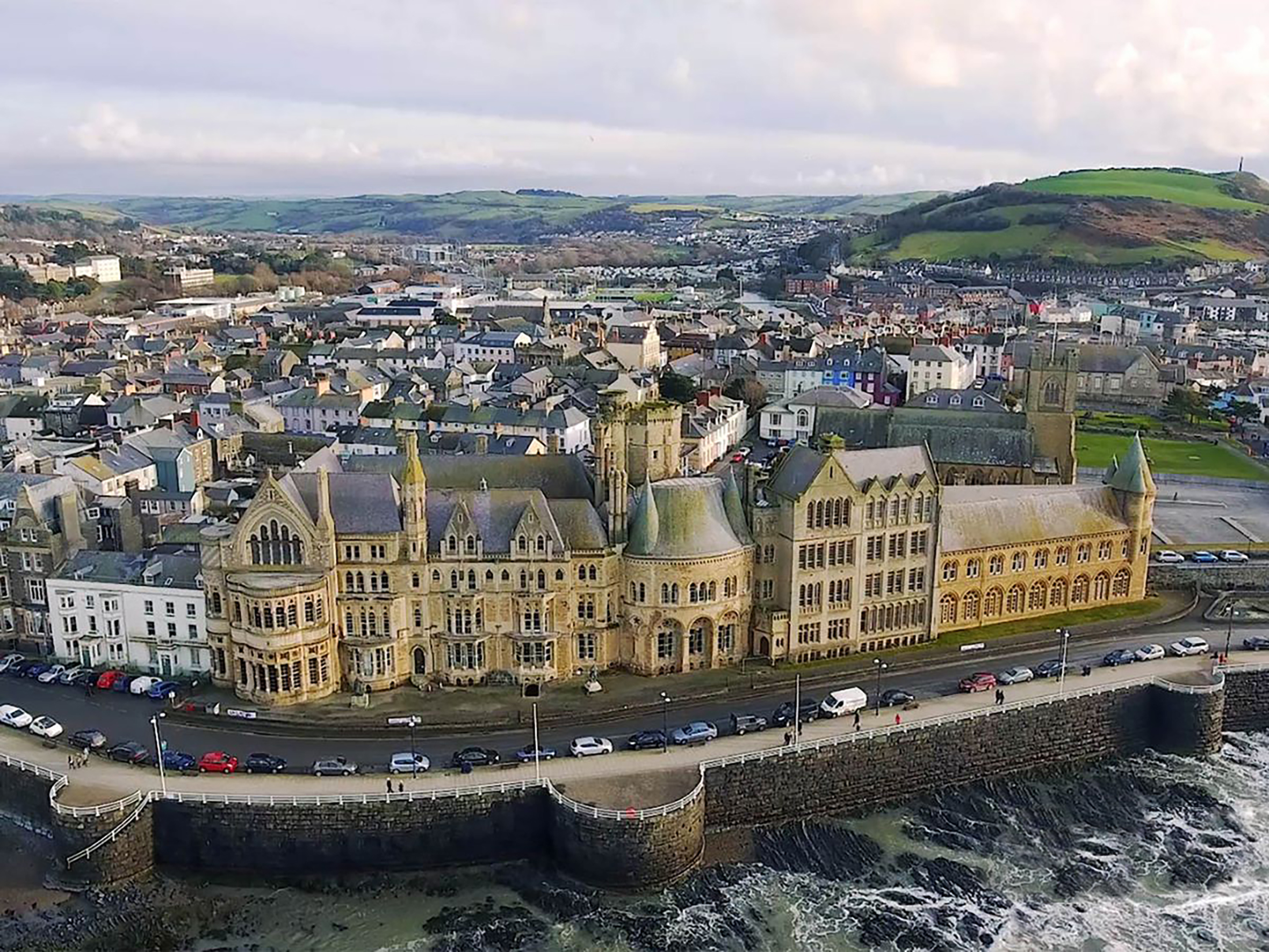 Fyrsti dýralæknaskólinn í Wales stofnaður við Aberystwyth-háskóla