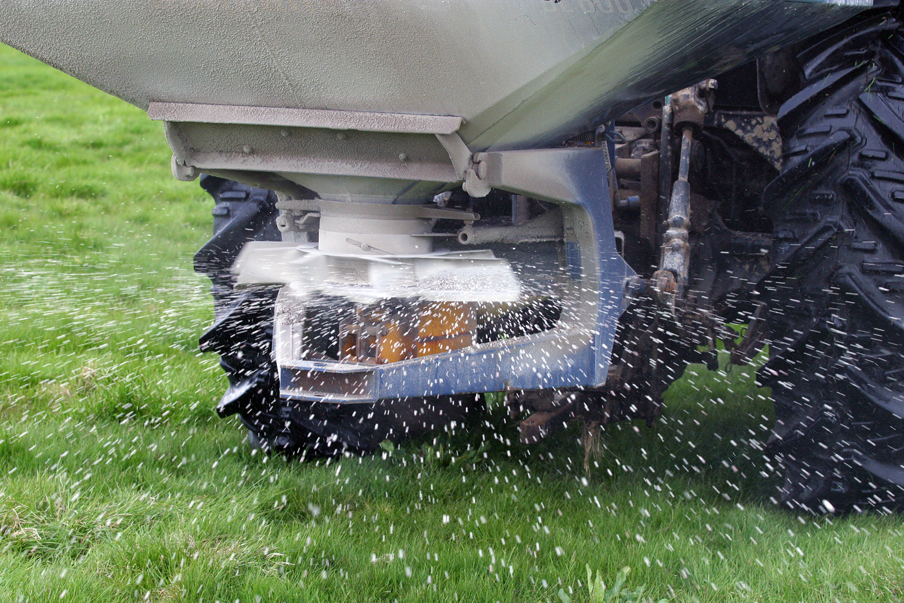 Ein áburðartegund með of mikið kadmíum og fimm með efnainnihald undir vikmörkum